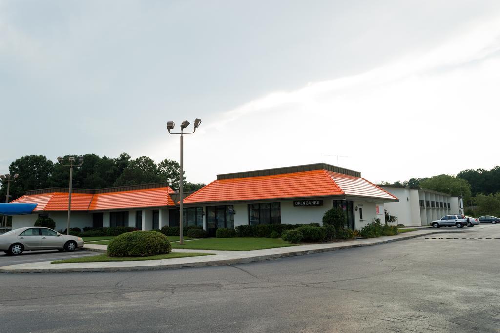 Super 8 By Wyndham Rocky Mount I-95 Exit 145 Hotel Battleboro Exterior photo