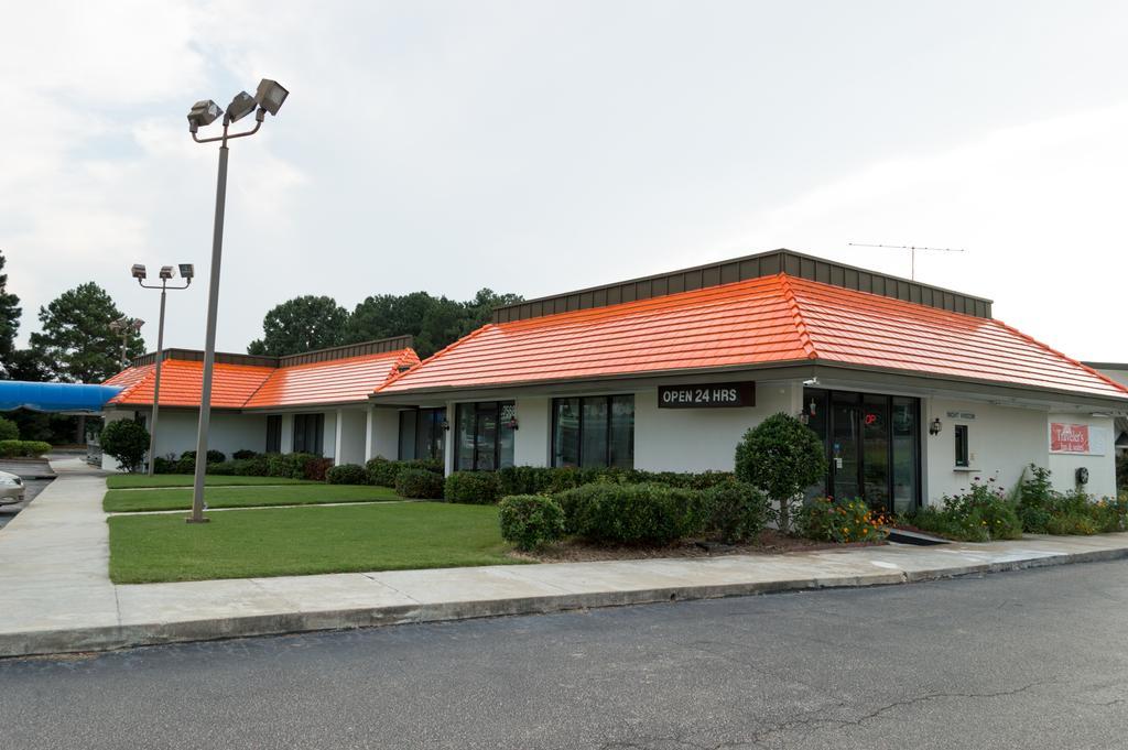 Super 8 By Wyndham Rocky Mount I-95 Exit 145 Hotel Battleboro Exterior photo